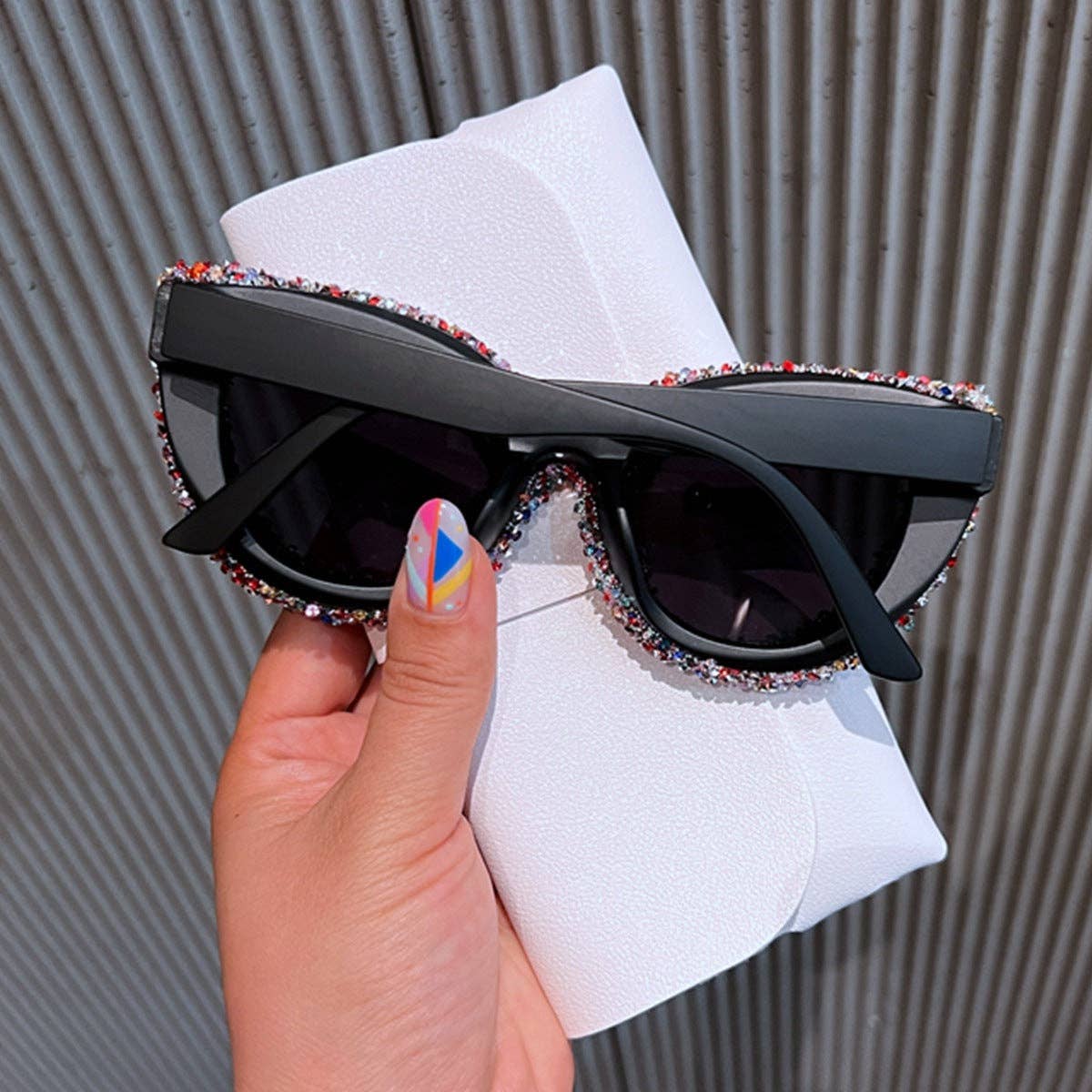 Trendy Cat Eye Sunglasses With Rhinestones