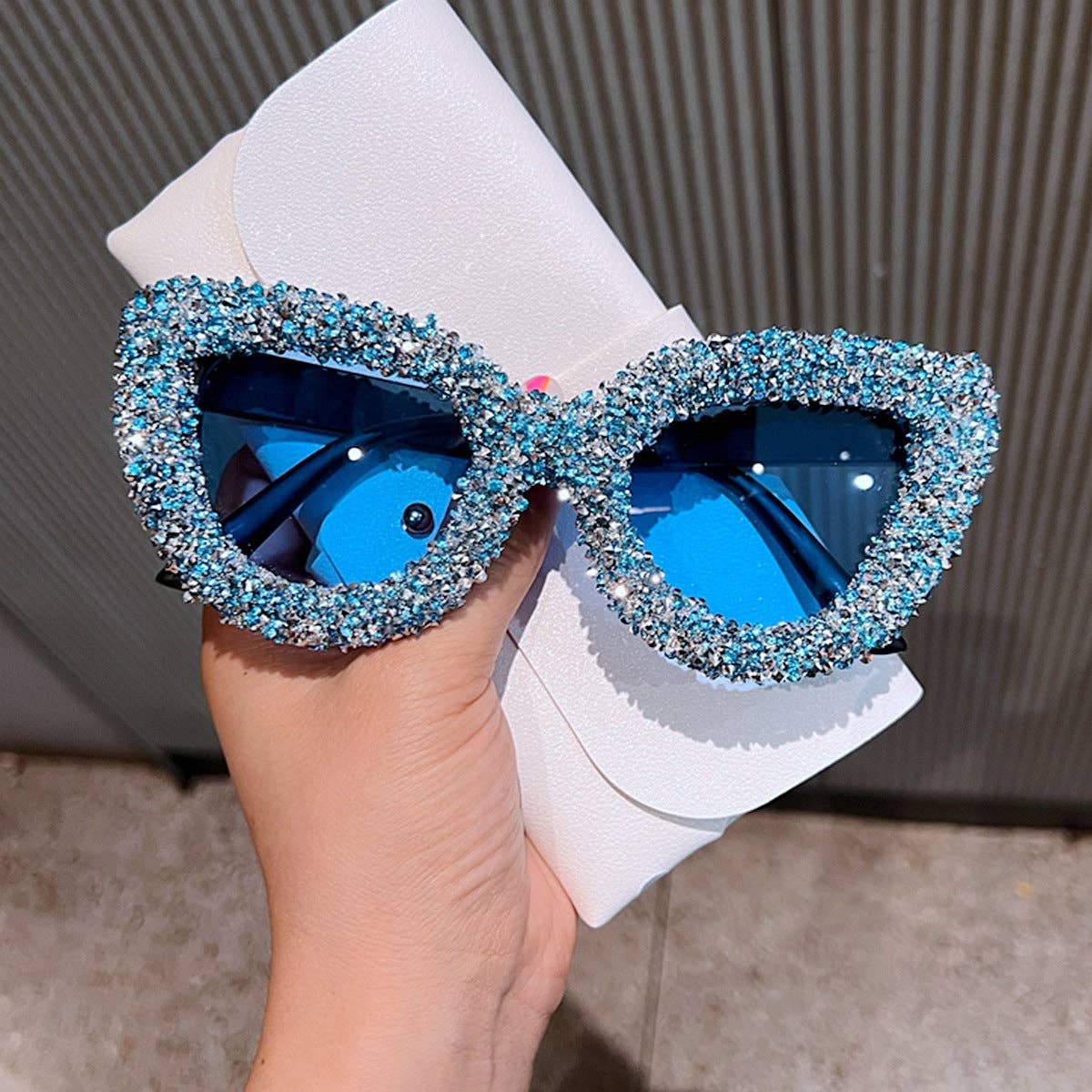 Trendy Cat Eye Sunglasses With Rhinestones